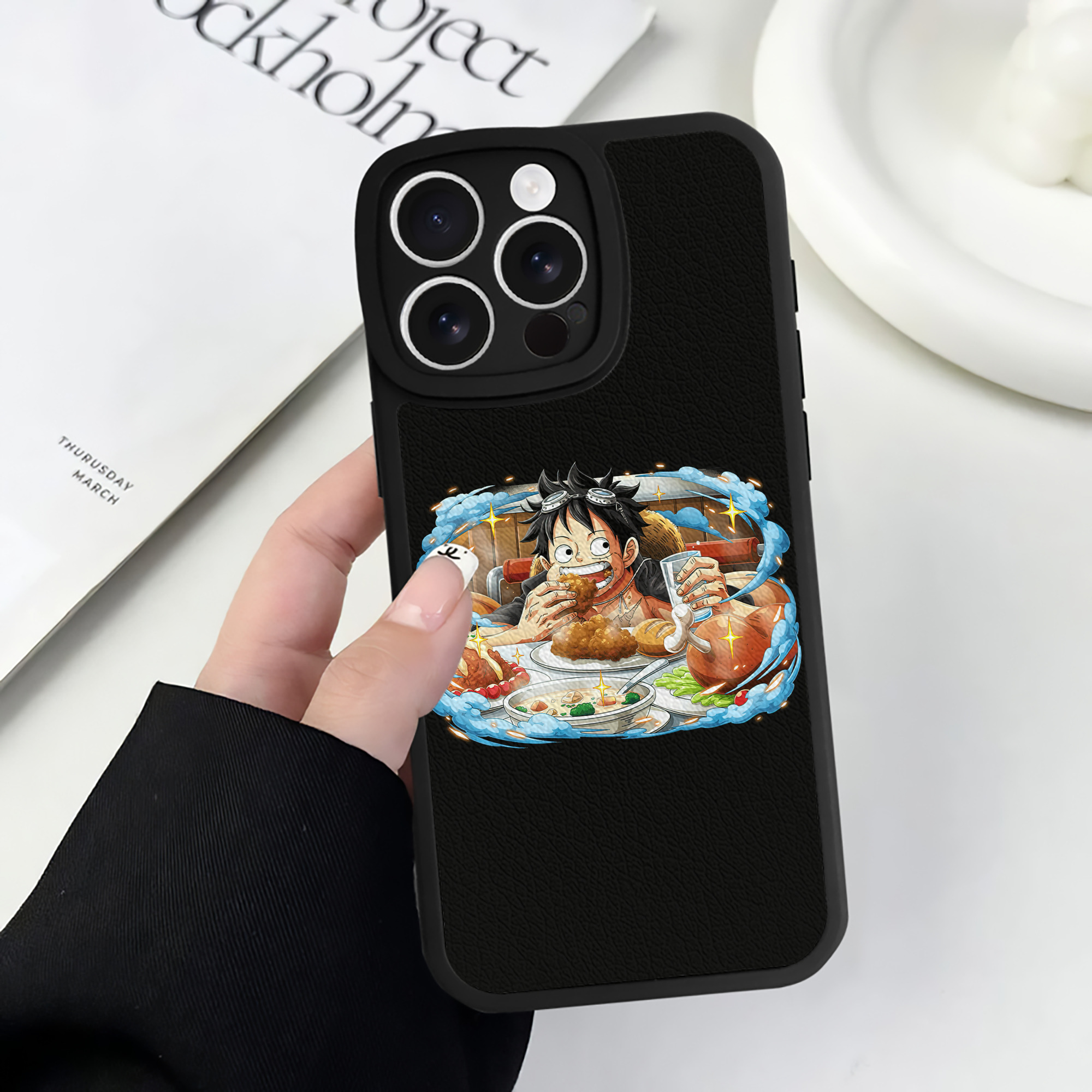 （画像用） ワンピース モンキー・D・ルフィ ONE PIECE Monkey D. Luffy 【iPhone 16シリーズ対応】シリコンスマホケース（レザー調） 材質：シリコン